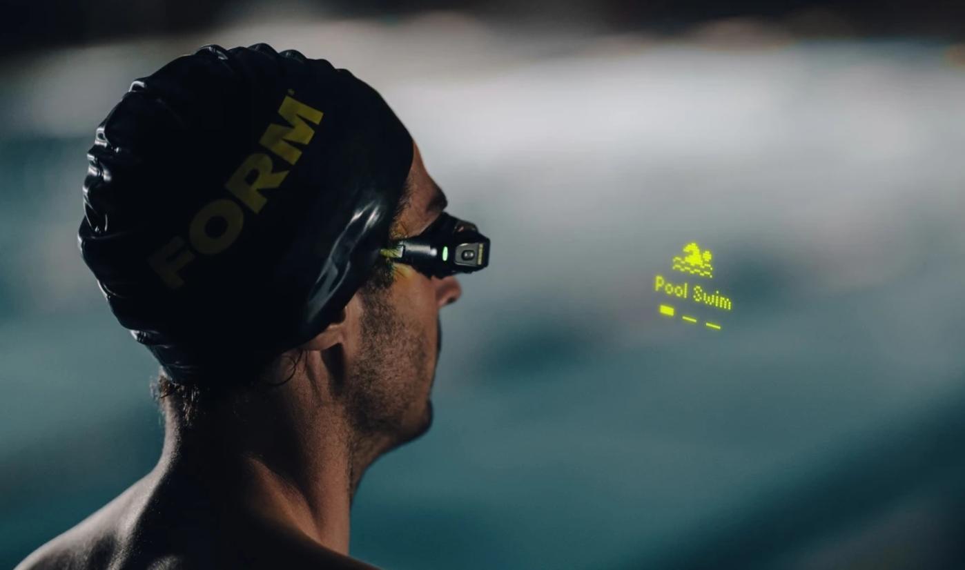Óculos inteligentes FORM Smart Swim 2 para triatletas e nadadores